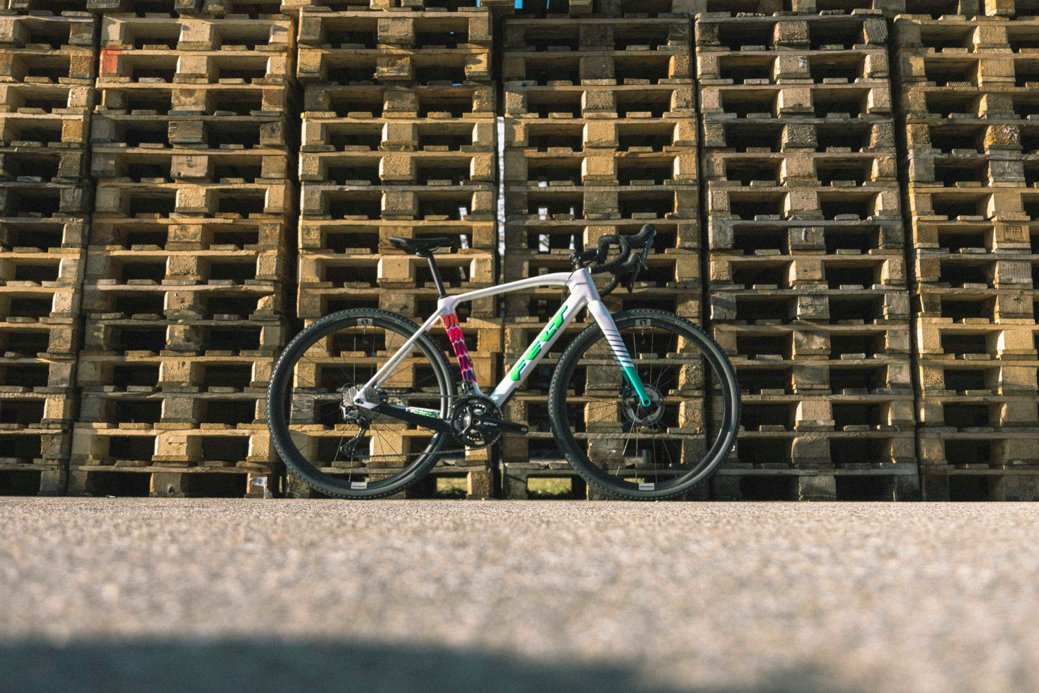 Entdecke das Felt BREED UN1TD – Jetzt bei Zweiradwerke.de vorbestellen!