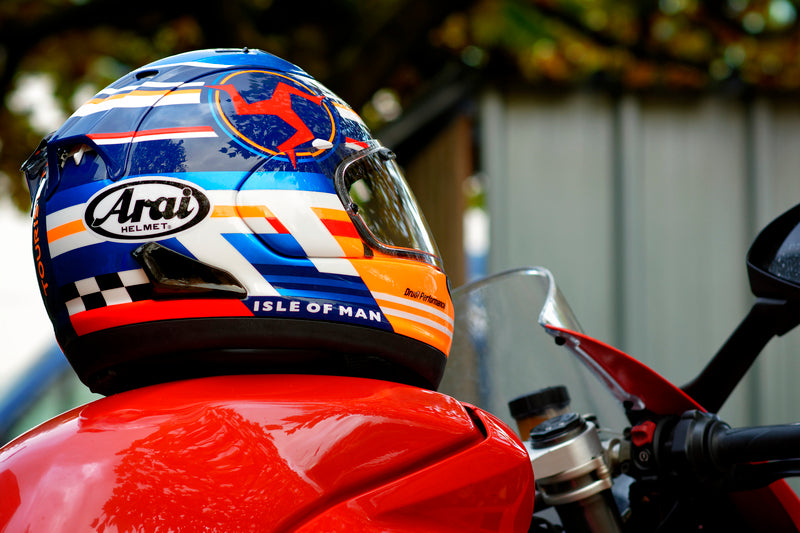 ARAI RX-7V EVO Helm IOM TT 2024