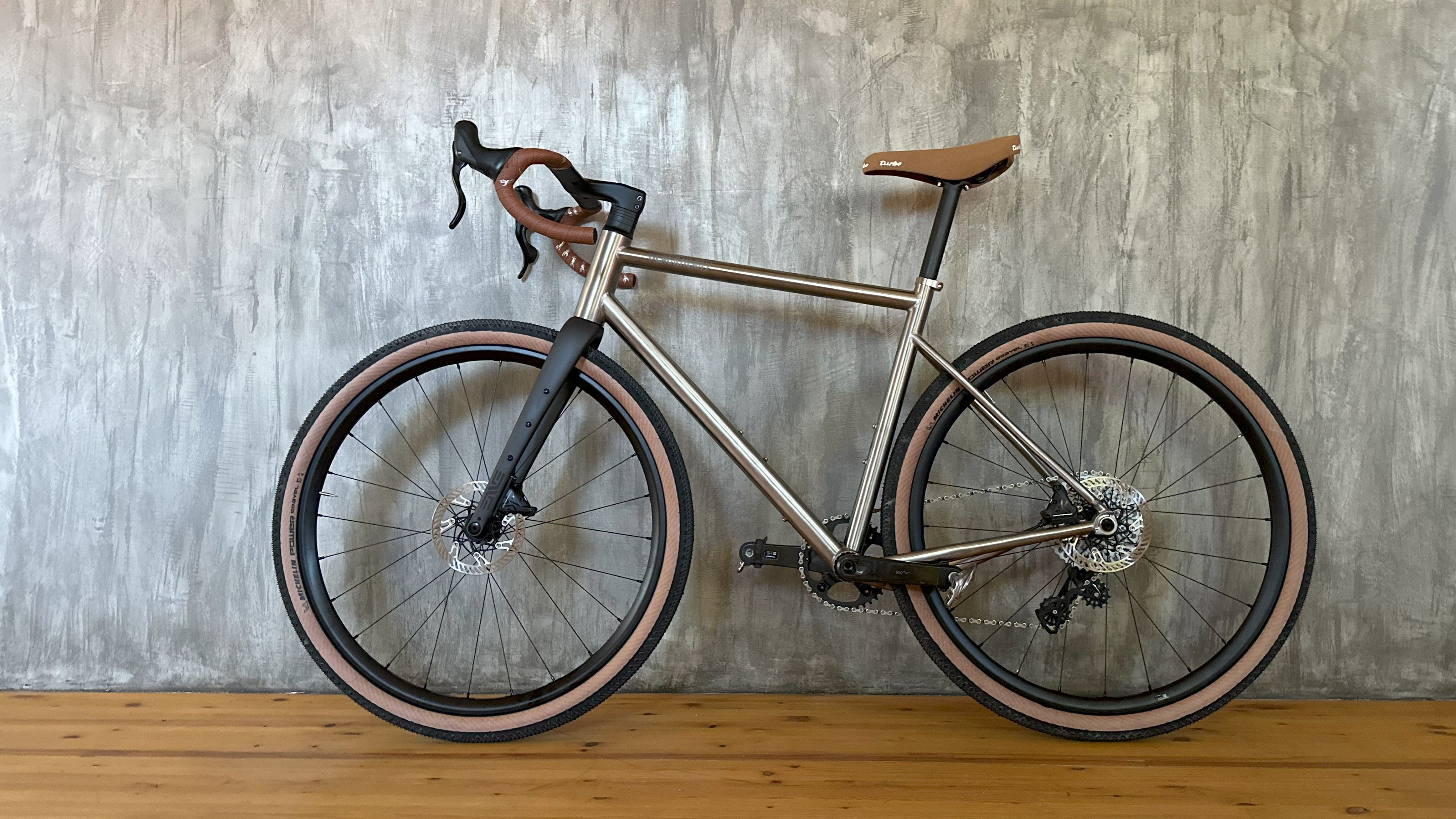 Blackheart Gravel TI Titan Rahmenkit mit Customaufbau
