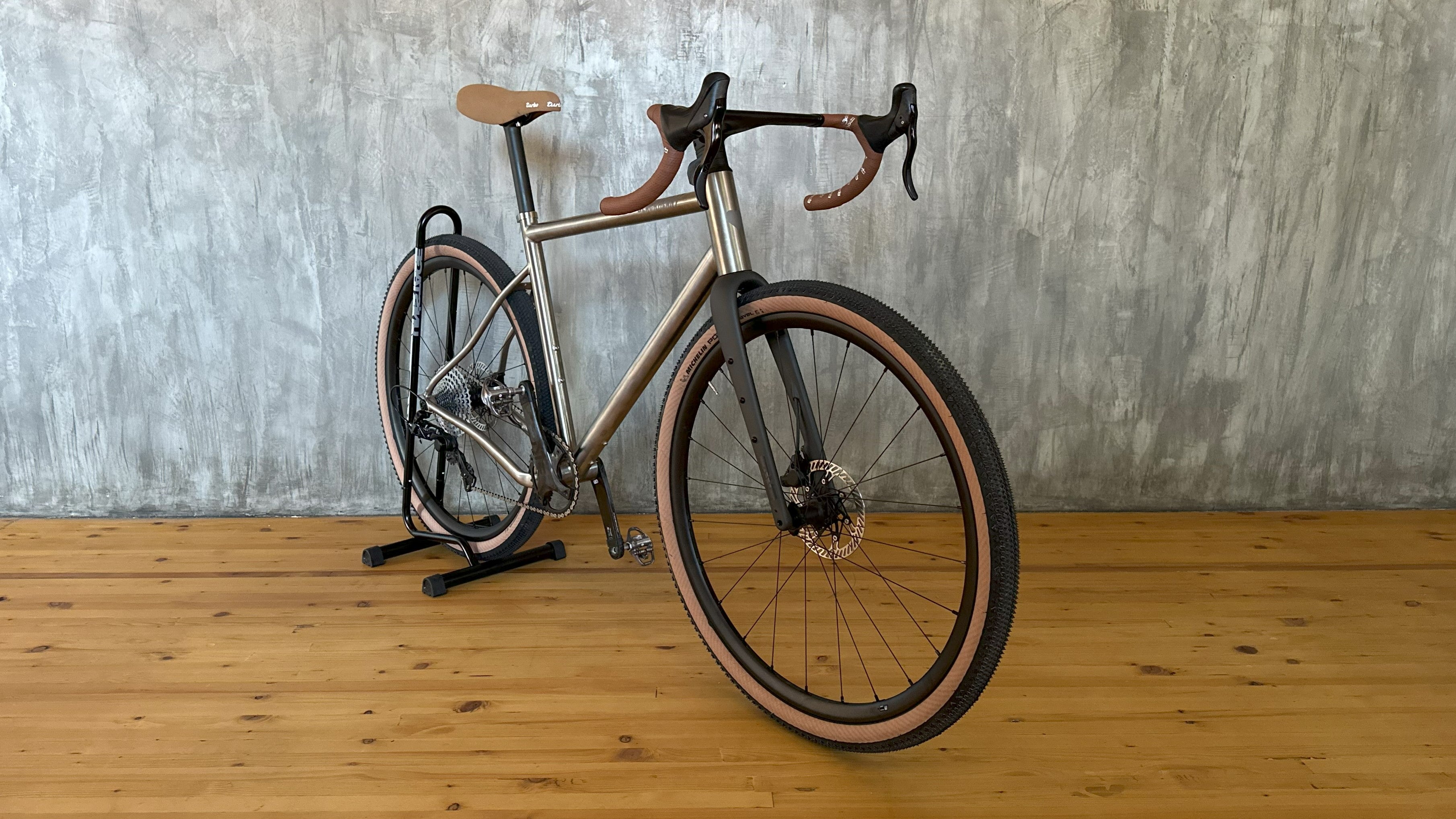 Blackheart Gravel TI Titan Rahmenkit mit Customaufbau