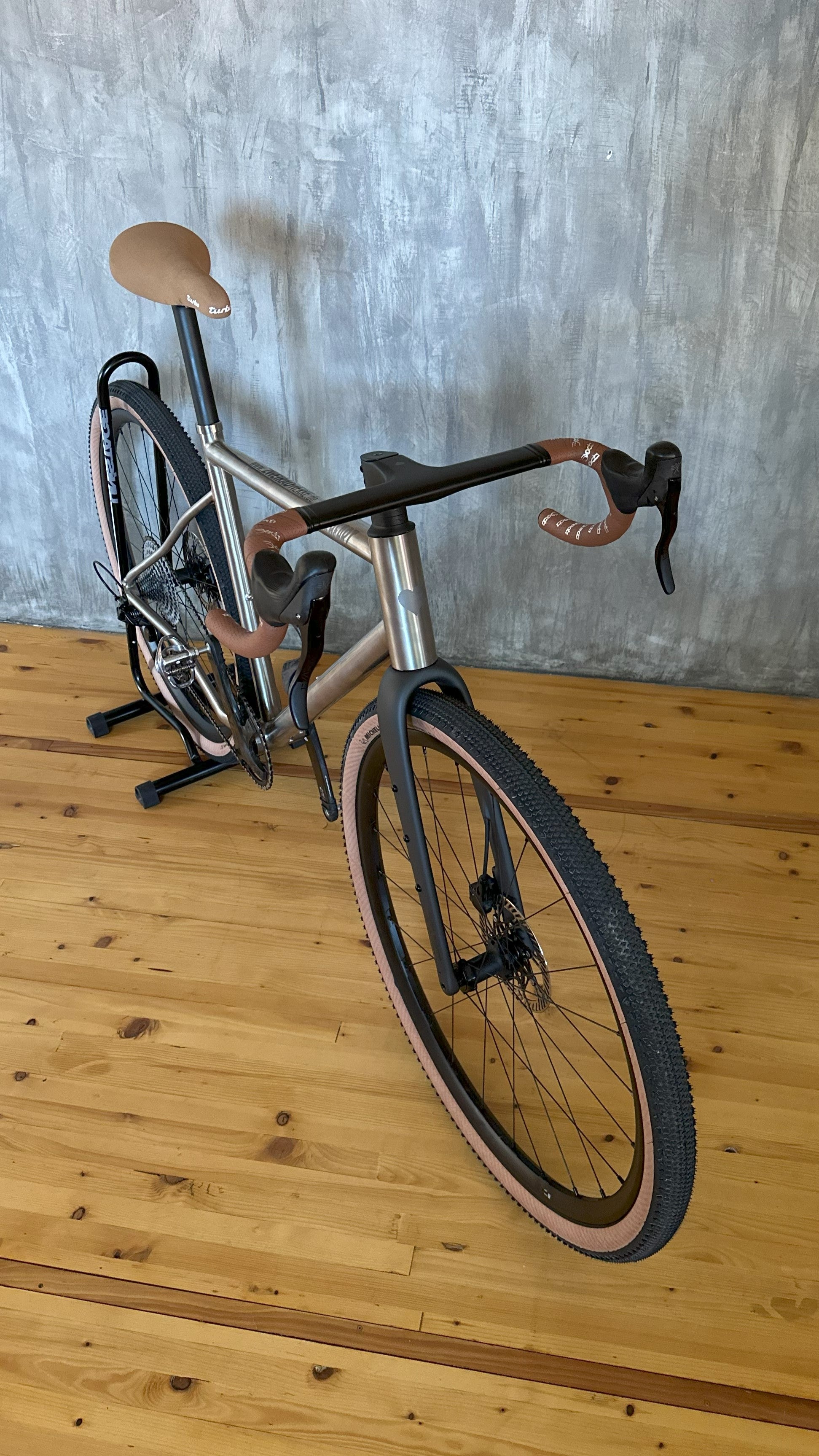 Blackheart Gravel TI Titan Rahmenkit mit Customaufbau